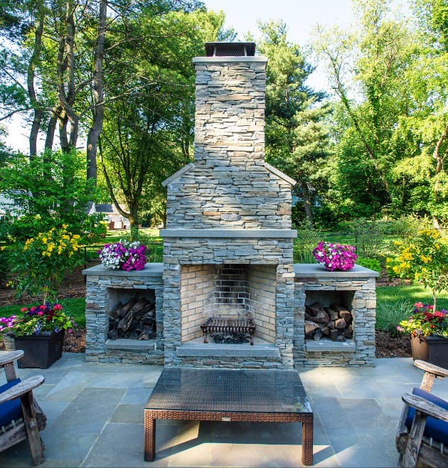 custom-outdoor-fireplaces